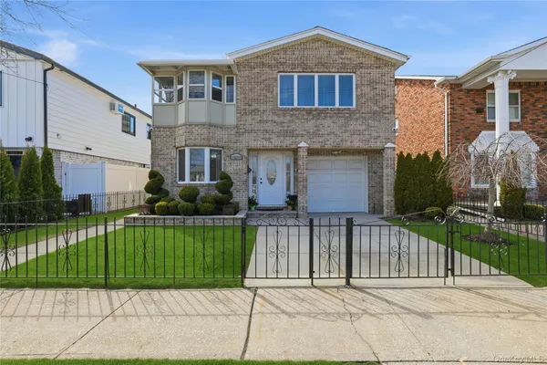 $1,399,990 | 156-08 88th Street | Rockwood Park