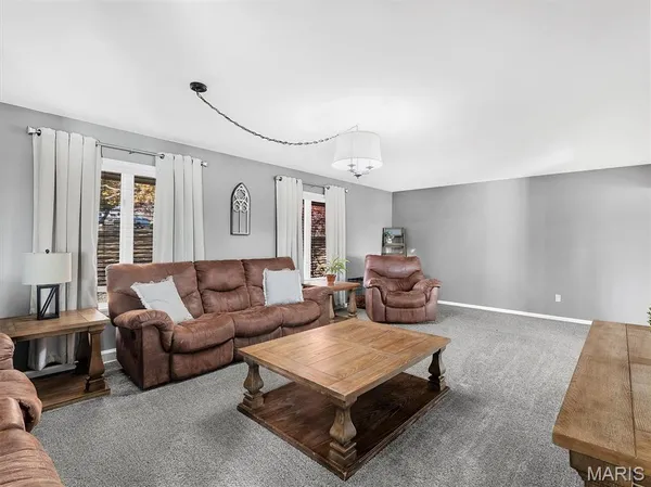 $335,000 | 705 South Mansion Street, Sullivan, MO 63080