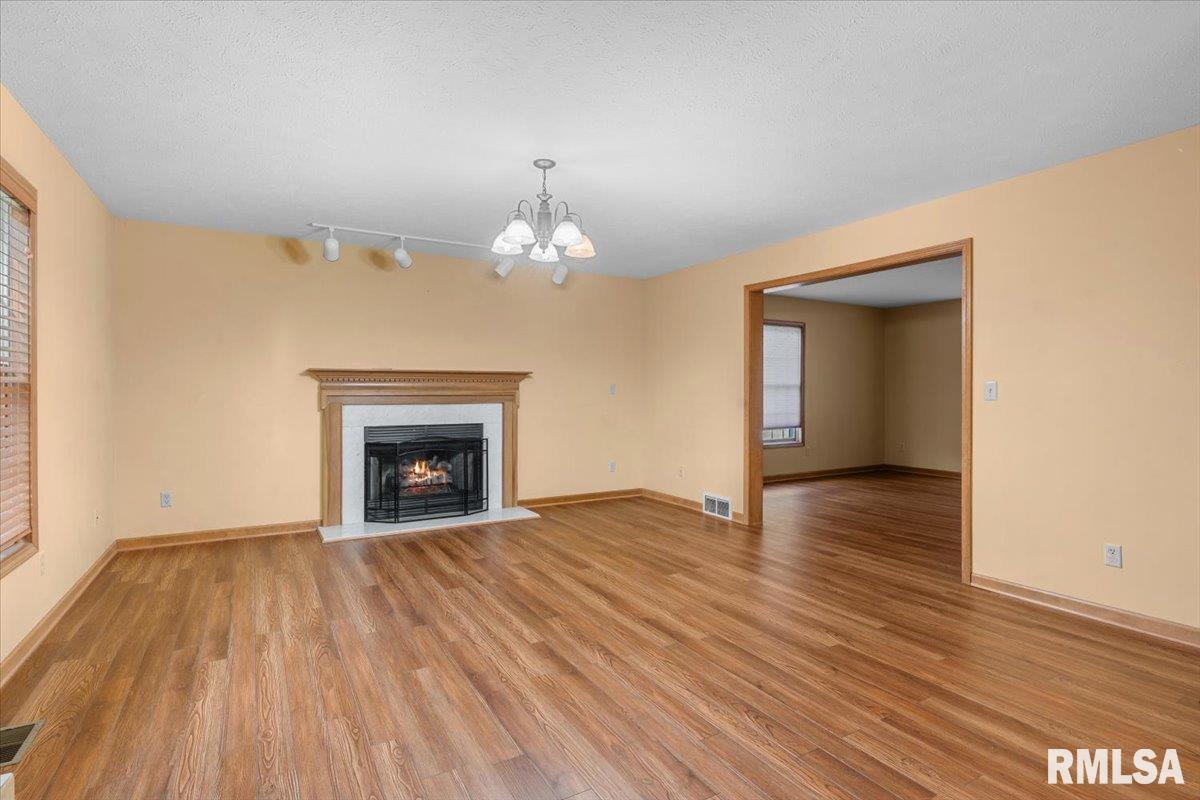 8033 Wilson Terrace Springfield, IL 62712 - Photo 3 of 40
