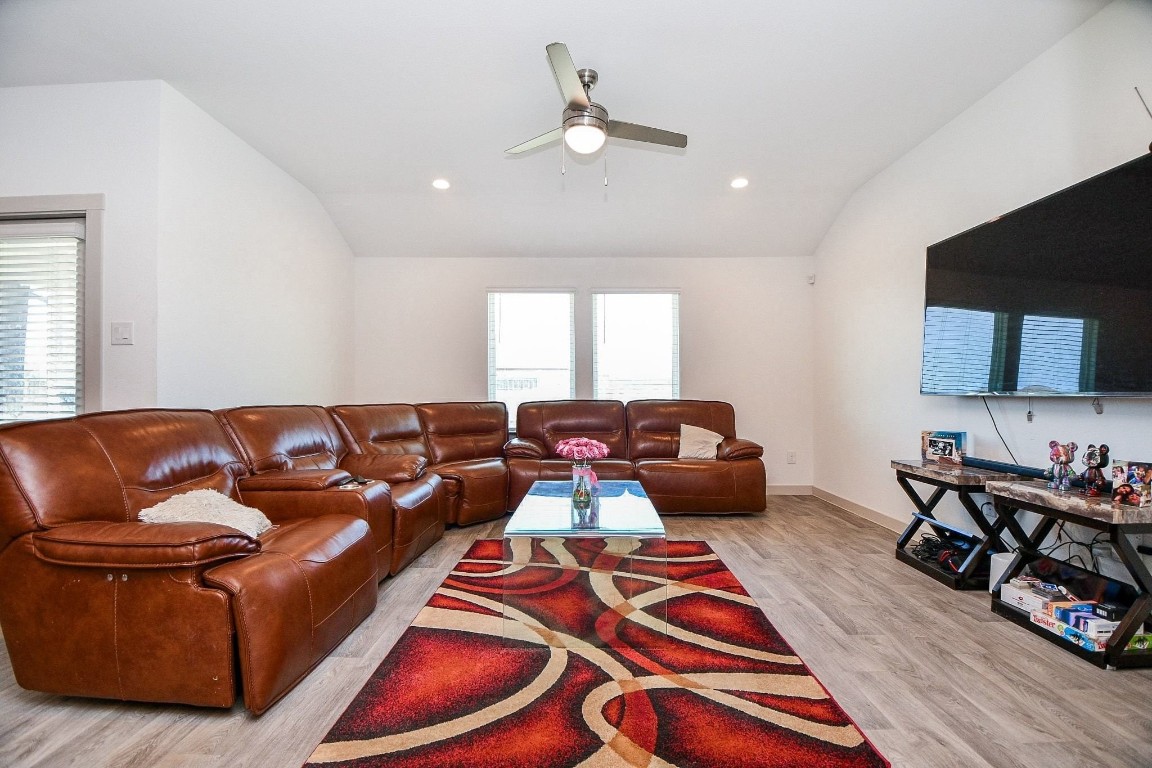 8134 Sugar Cane Lane Rosharon, TX 77583 - Photo 4 of 20