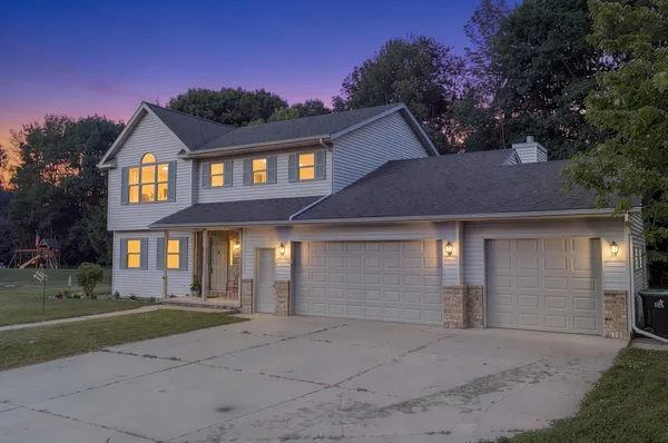 $319,900 | 212 South Birch Avenue, Gillett, WI 54124