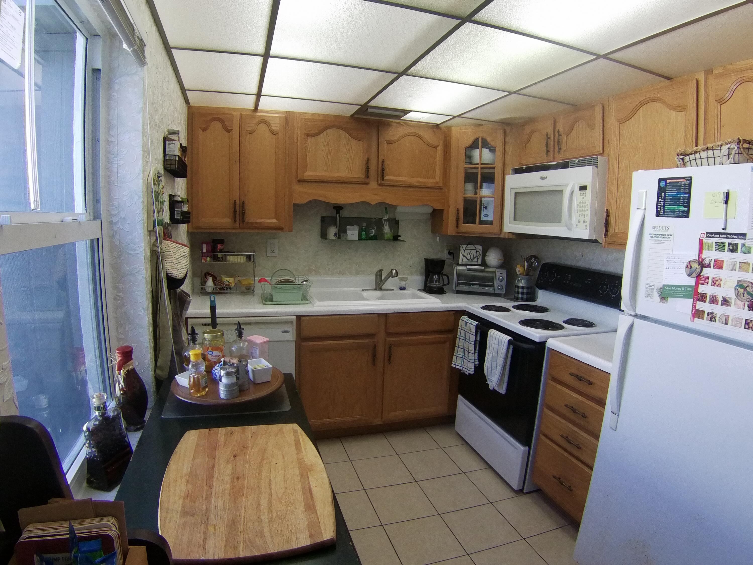 571 Capri L Delray Beach, FL 33484 - Photo 8 of 27 SING0001