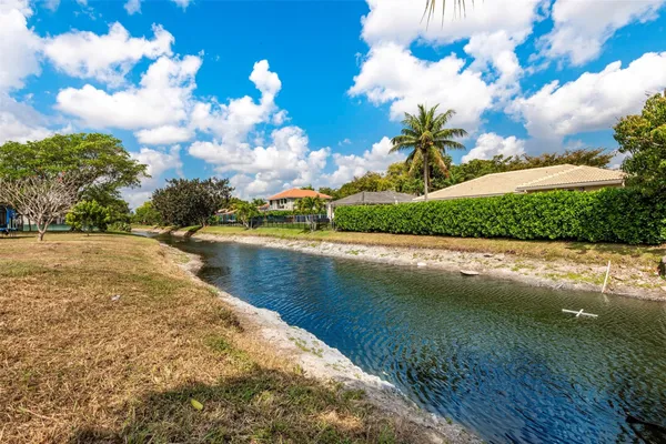 $389,990 | 5939 Northwest 52nd Street, Coral Springs, FL 33067