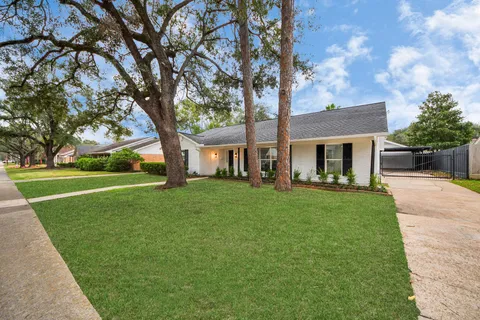 $726,000 | 7819 Pagewood Lane, Houston, TX 77063