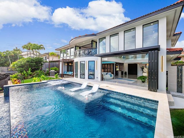 $5,870,000 | 123 Waihili Place, Honolulu, HI 96825