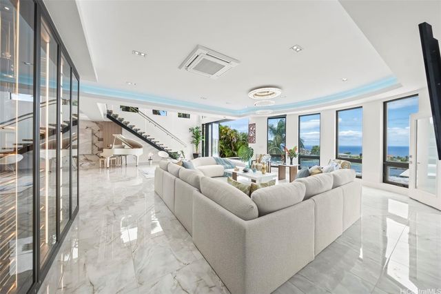 $5,870,000 | 123 Waihili Place, Honolulu, HI 96825