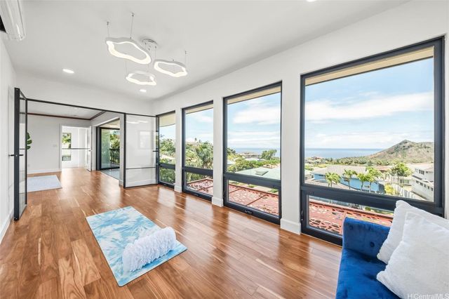 $5,870,000 | 123 Waihili Place, Honolulu, HI 96825