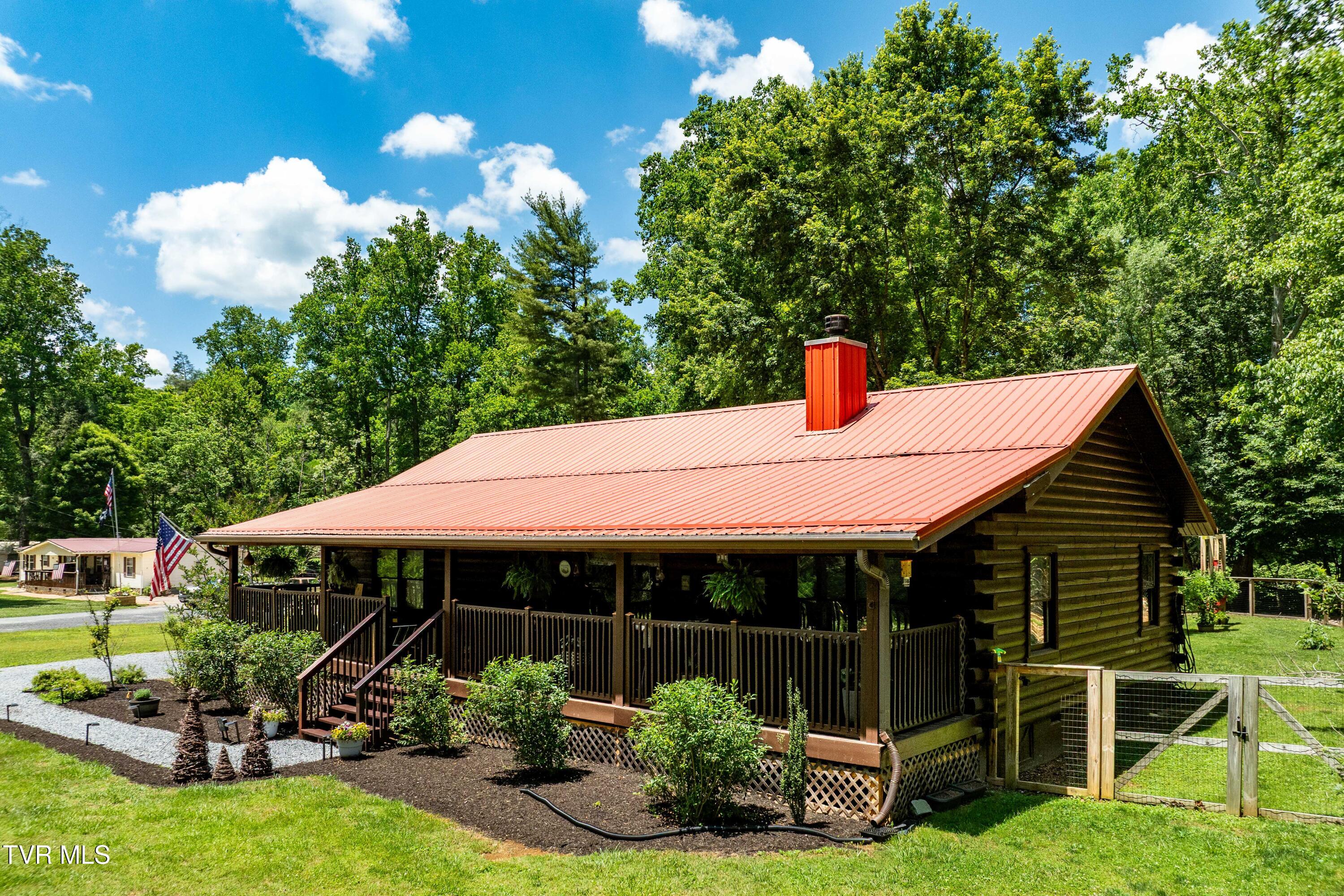 135 Grindstaff Hollow Road Elizabethton, TN 37643 - Photo 10 of 116 135 Grindstaff Hollow (12 of 83)