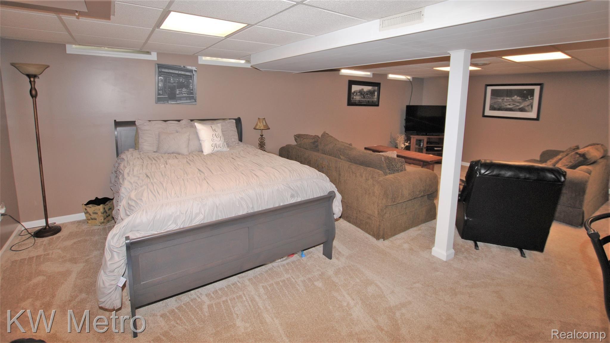 402 Millstone Court Rochester, MI 48309 - Photo 32 of 42 DSC_0053.JPG