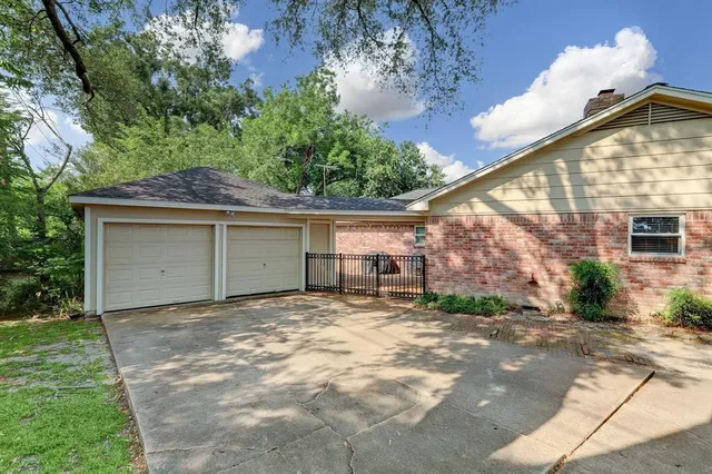 $2,600 | 9738 Derrik Drive, Houston, TX 77080