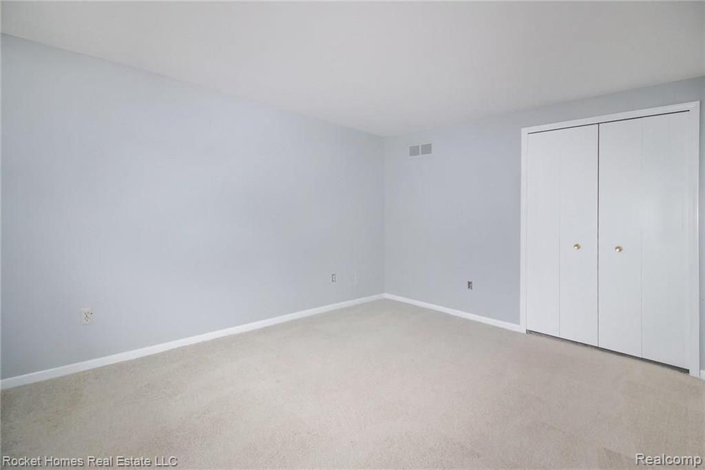 3645 Old Tree Court Rochester Hills, MI 48309 - Photo 32 of 48