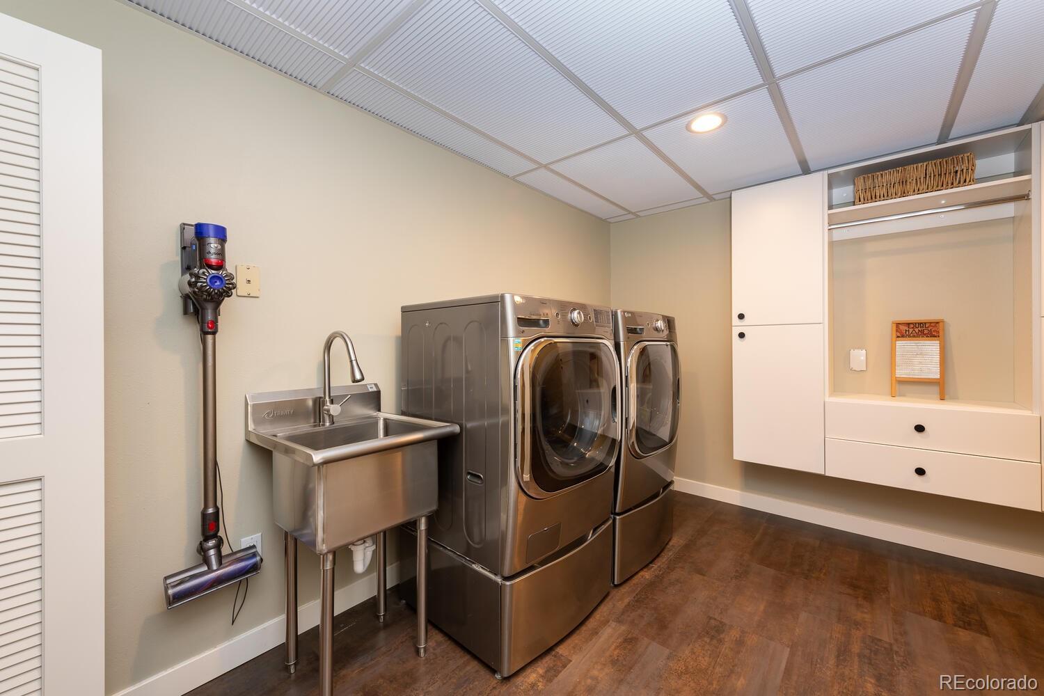 3828 Cloverleaf Drive Boulder, CO 80304 - Photo 24 of 40 a utility room with dryer and washer