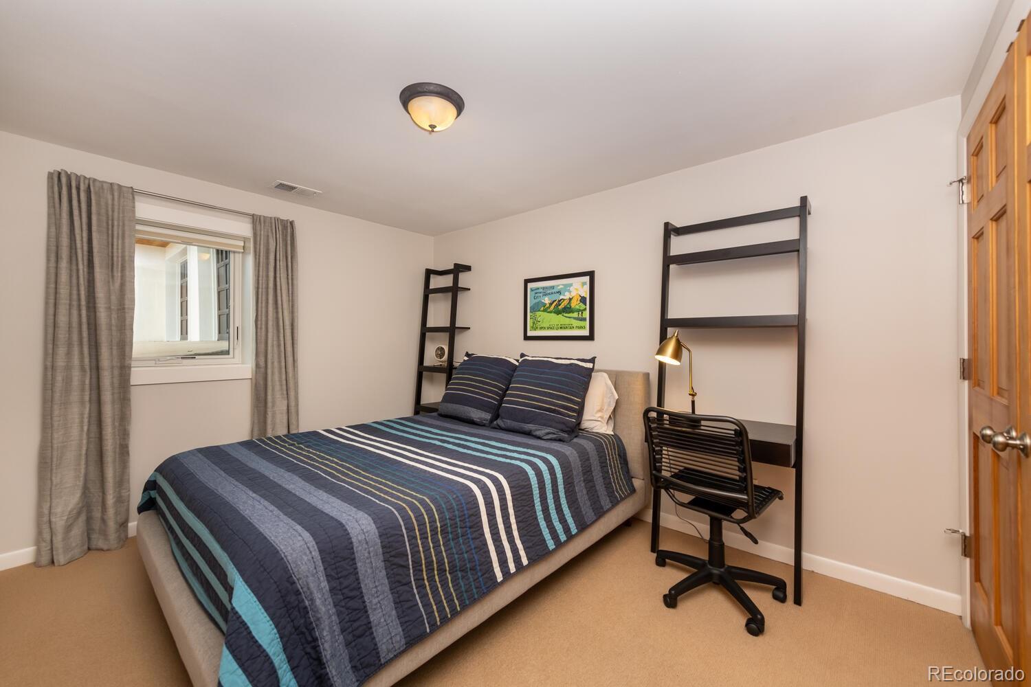 3828 Cloverleaf Drive Boulder, CO 80304 - Photo 29 of 40 a bedroom with a bed and a window