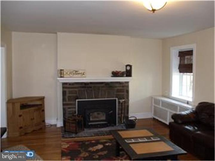 7243 Hilltop Road Upper Darby, PA 19082 - Photo 2 of 8 Living Room