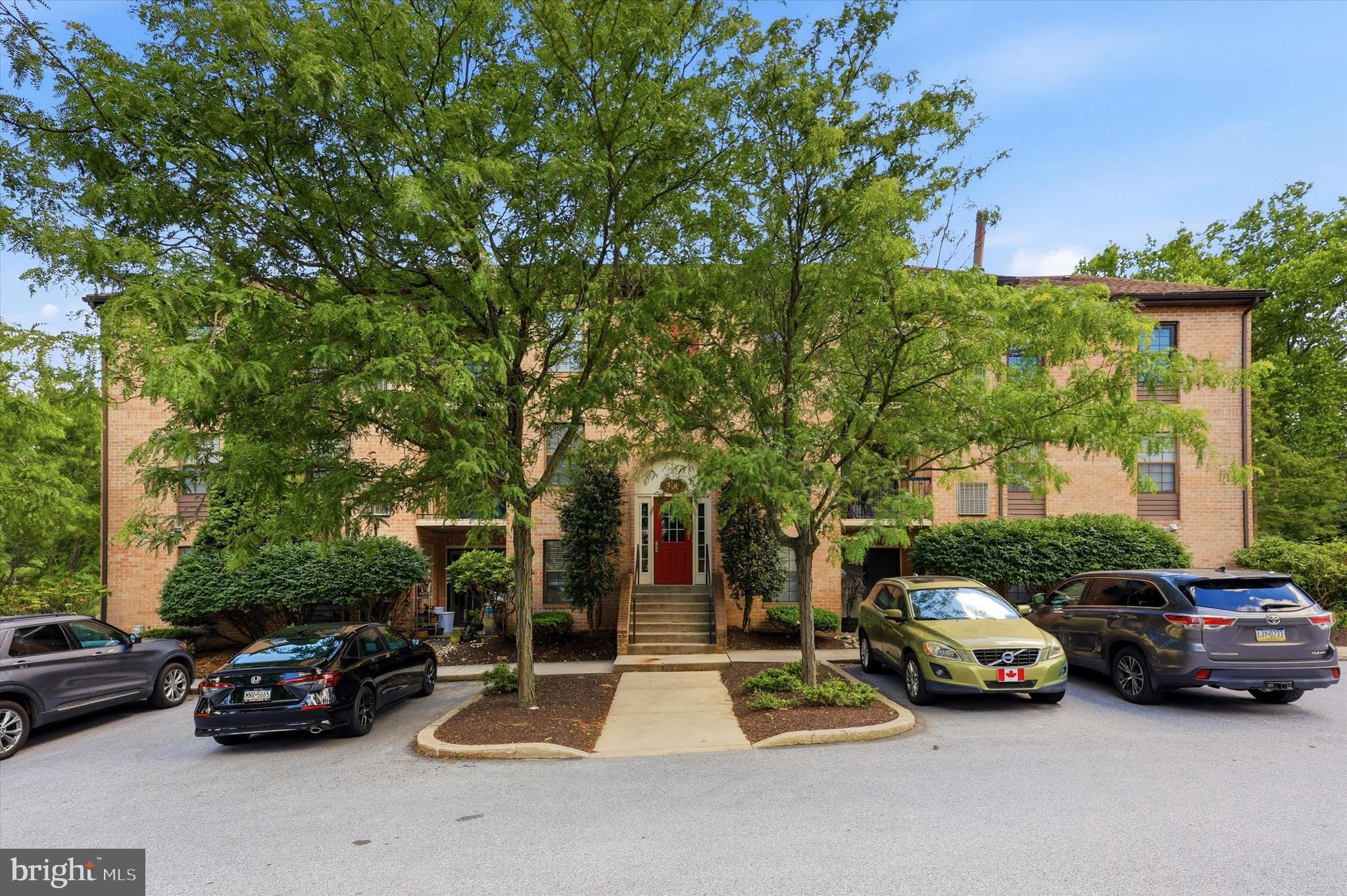 332 Washington Place, Unit 32 Chesterbrook, PA 19087 - Photo 1 of 25 332 Washington Place