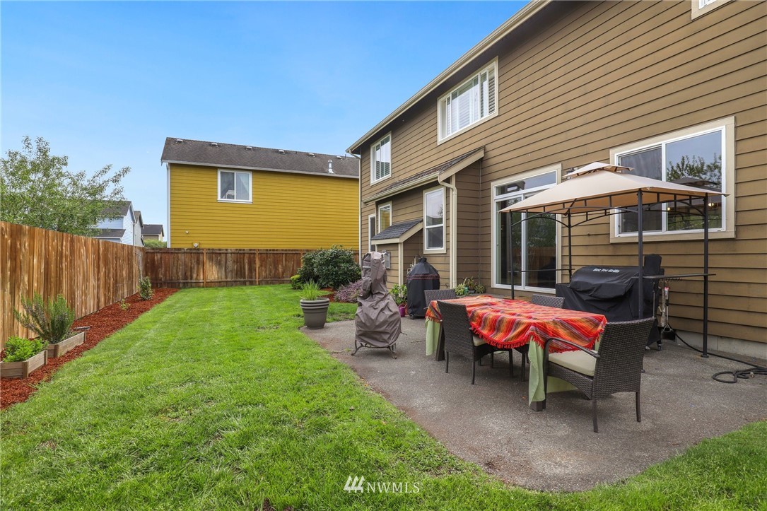5805 Parker Road East Sumner, WA 98390 - Photo 14 of 40 a backyard of a house with outdoor seating