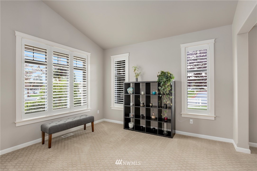 5805 Parker Road East Sumner, WA 98390 - Photo 3 of 40 a room with furniture and a window