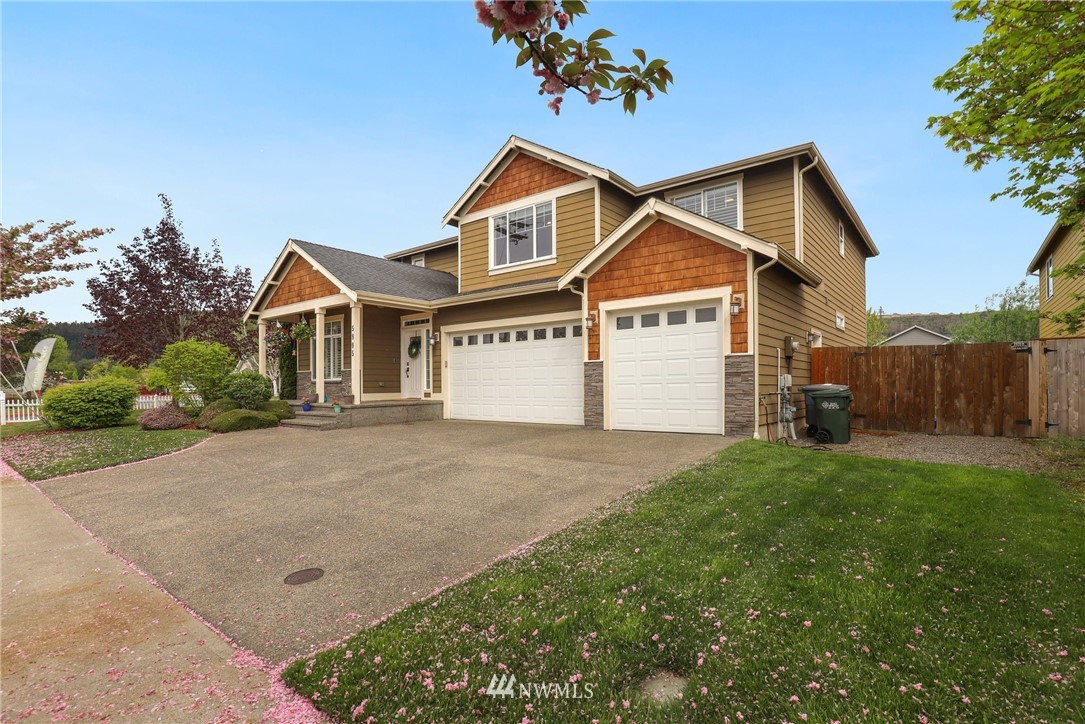 5805 Parker Road East Sumner, WA 98390 - Photo 40 of 40 a view of a yard in front of house