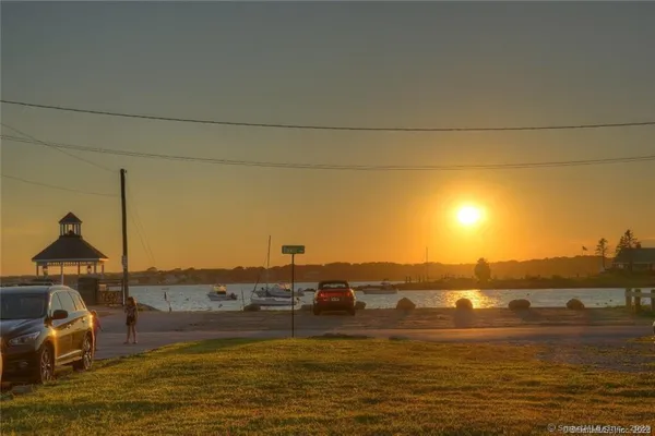 $1,300 | 9 Skipper Street, Stonington, CT 06378