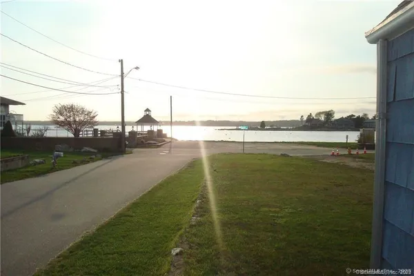 $1,300 | 9 Skipper Street, Stonington, CT 06378