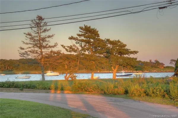 $1,300 | 9 Skipper Street, Stonington, CT 06378