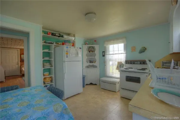 $1,300 | 9 Skipper Street, Stonington, CT 06378