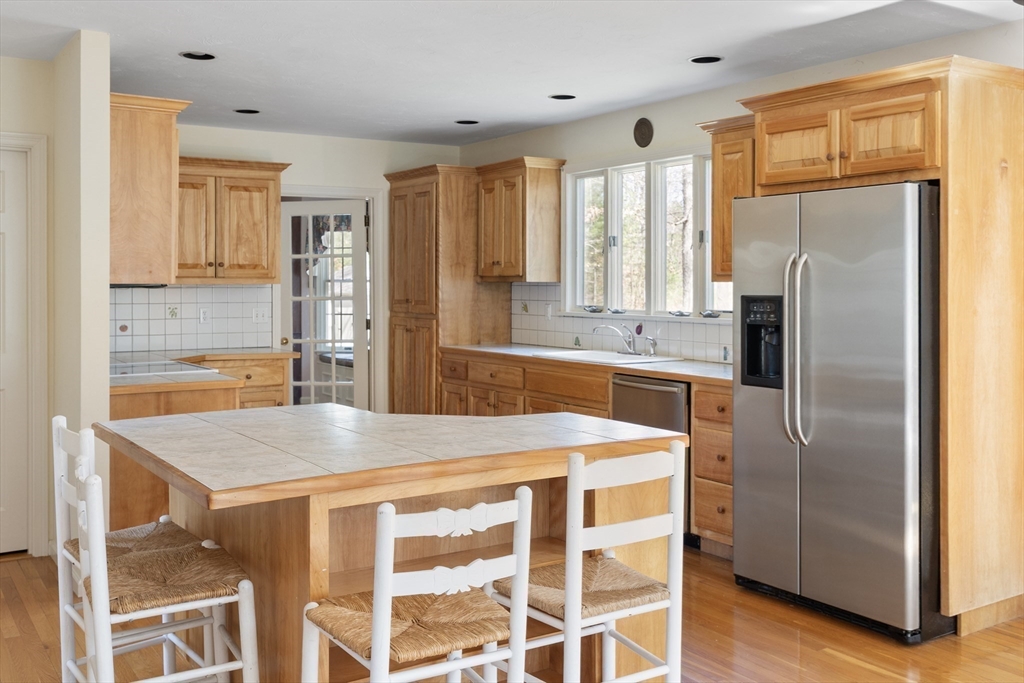 11 Maynard Road Berlin, MA 01503 - Photo 11 of 40