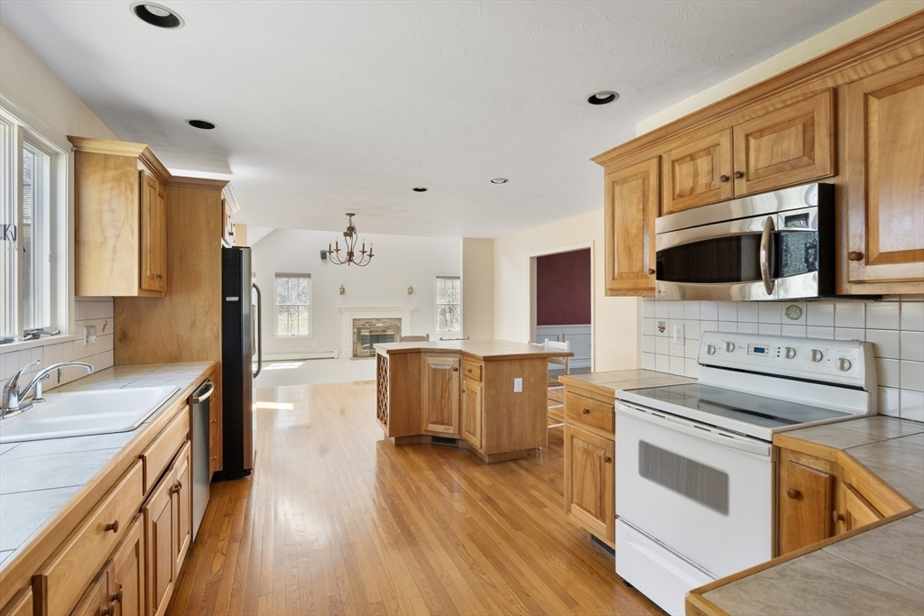 11 Maynard Road Berlin, MA 01503 - Photo 12 of 40