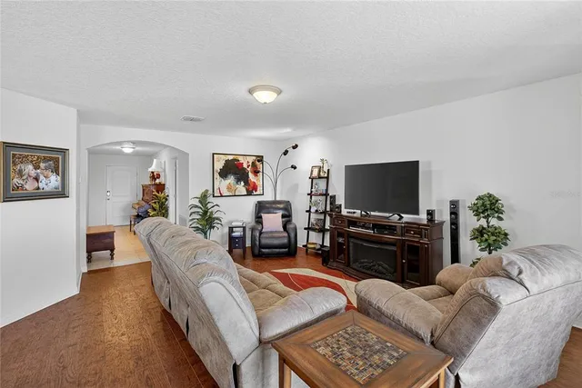 $2,500 | 2133 Geneva Drive, Lakeland, FL 33805