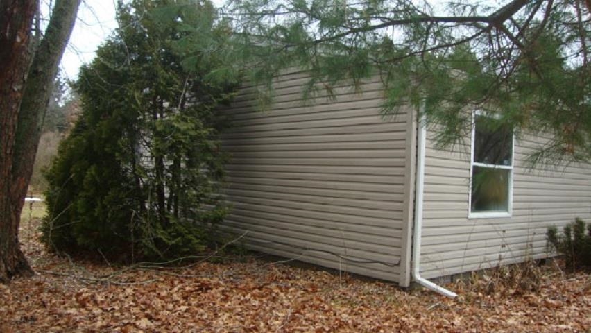 13996 Litchfield Road Montrose, MI 48457 - Photo 3 of 23 Gallery Image 3
