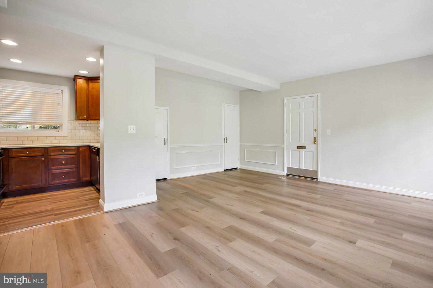 1600 Preston Road Alexandria, VA 22302 - Photo 5 of 65 Living Room