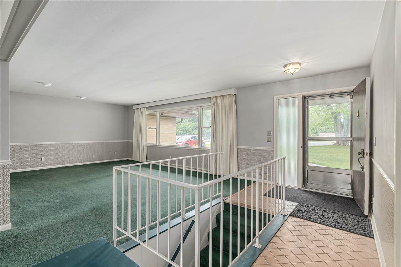 5589 Guilford Road Rockford, IL 61107 - Photo 4 of 36 Gallery Image 4