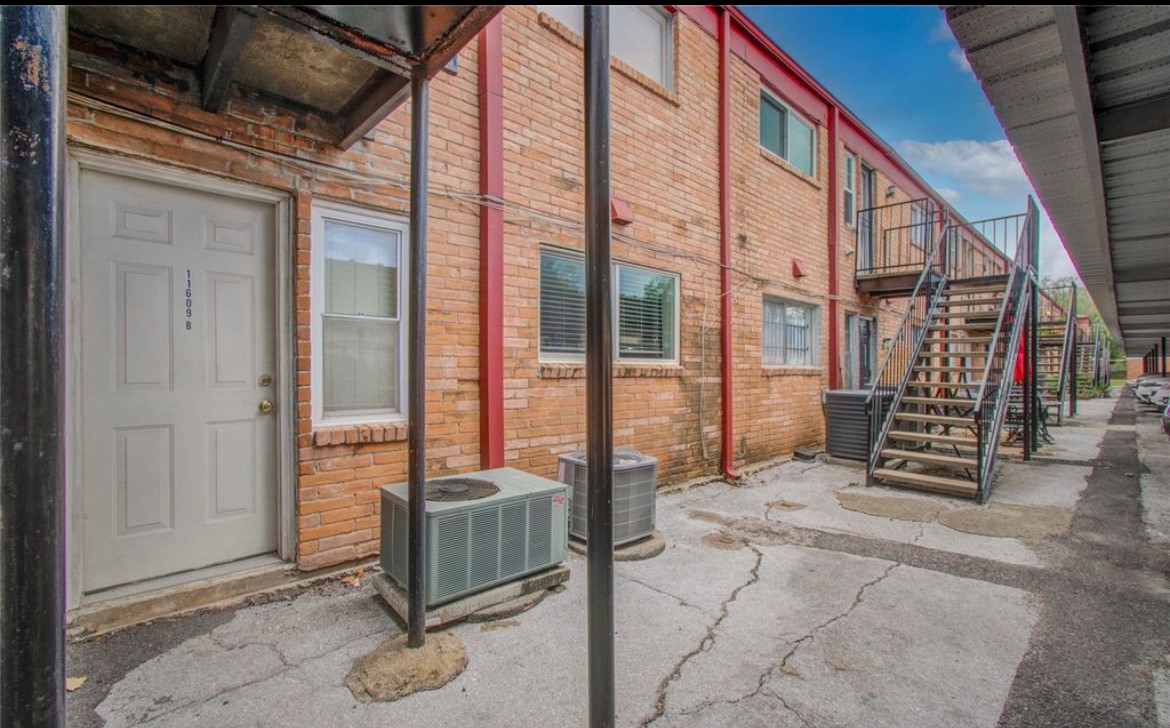 11609 Chimney Rock Road, Unit B Houston, TX 77035 - Photo 19 of 22 a view of outdoor space with porch