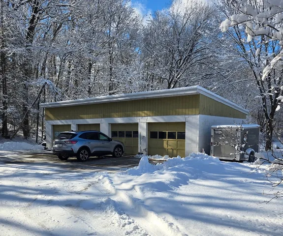 $1,300 | 216 Ashland Avenue, Unit 1, Southbridge, MA 01550