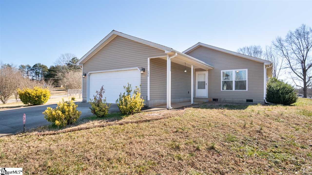 240 Tapp Road Greer, SC 29651 - Photo 2 of 22