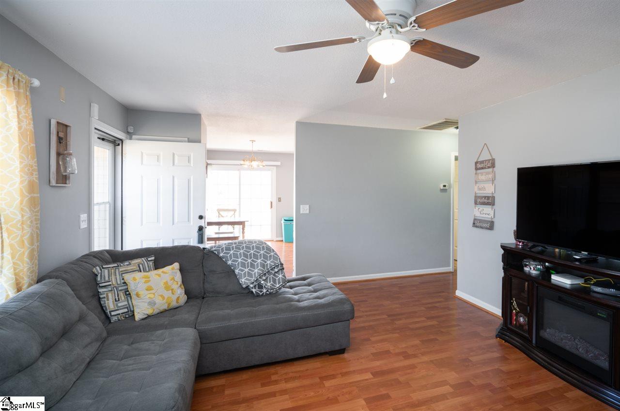 240 Tapp Road Greer, SC 29651 - Photo 3 of 22