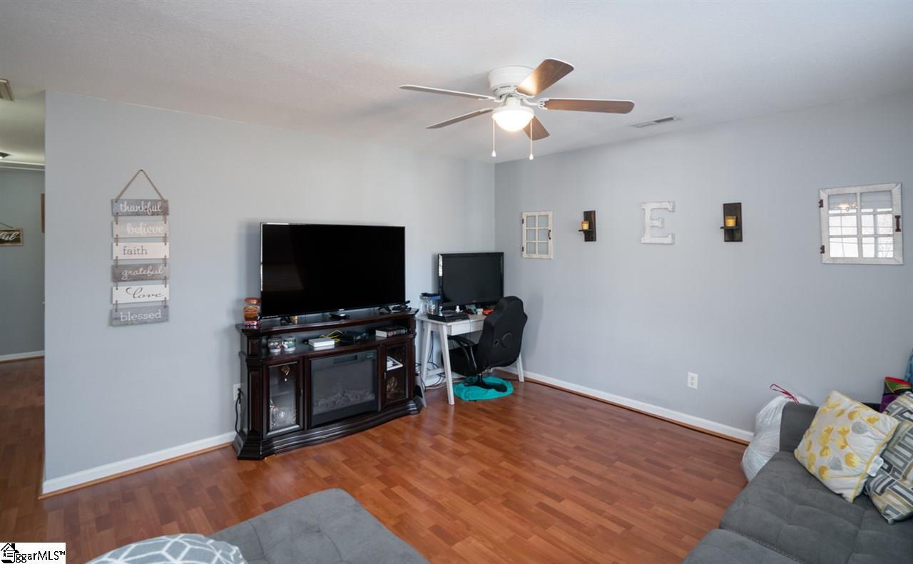240 Tapp Road Greer, SC 29651 - Photo 4 of 22