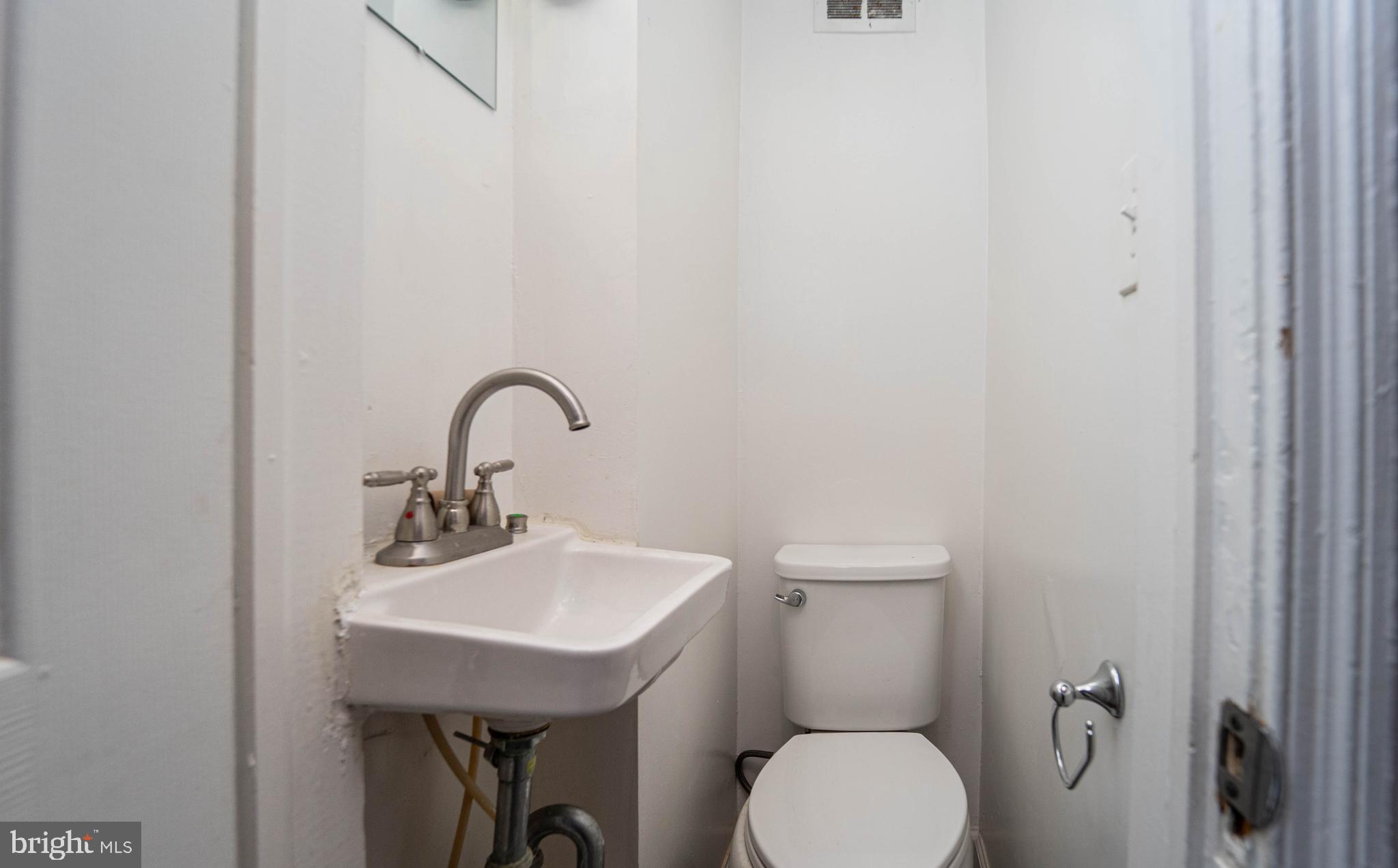 1507 Northwick Road Baltimore, MD 21218 - Photo 33 of 35