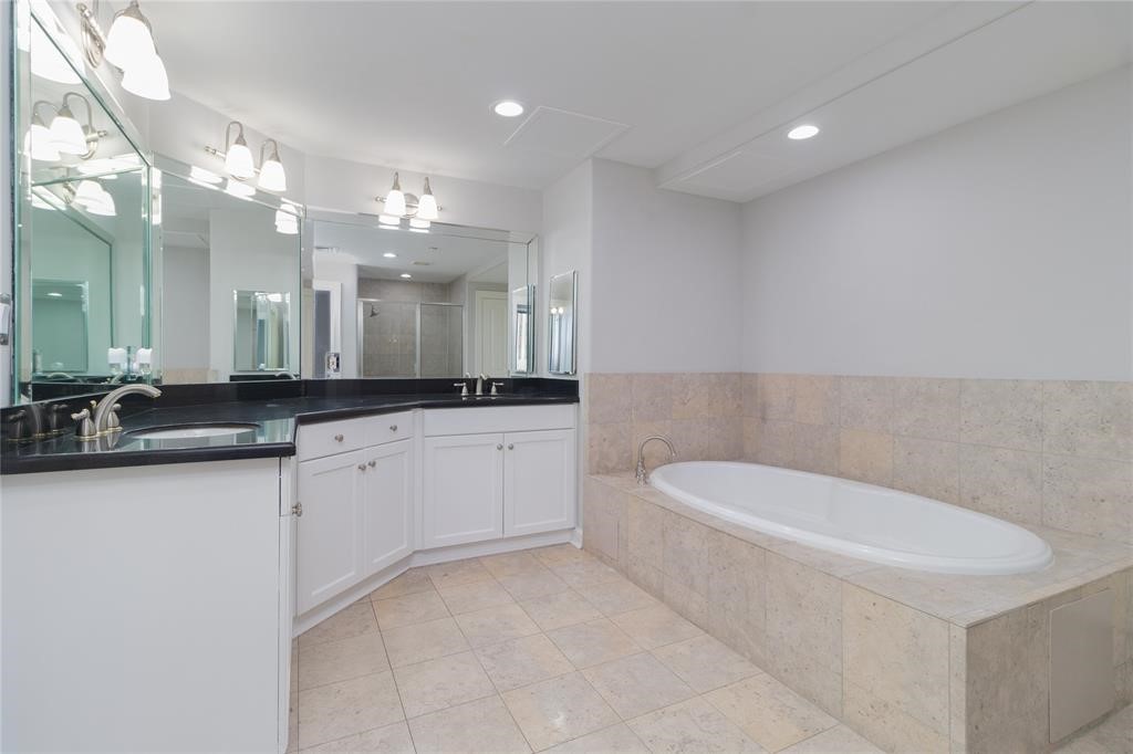 914 Main Street, Unit 1503 Houston, TX 77002 - Photo 12 of 33 a bathroom with a sink a large mirror and a toilet