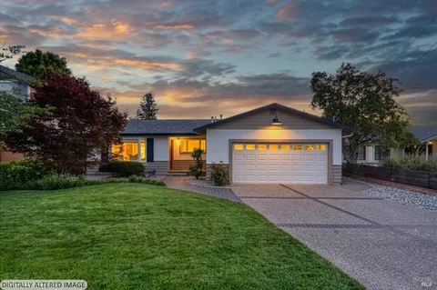 $995,000 | 957 McNear Avenue, Petaluma, CA 94952