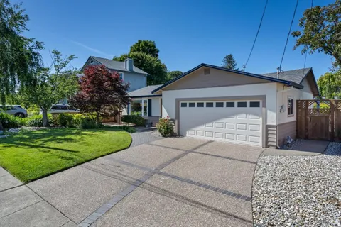 $995,000 | 957 McNear Avenue, Petaluma, CA 94952