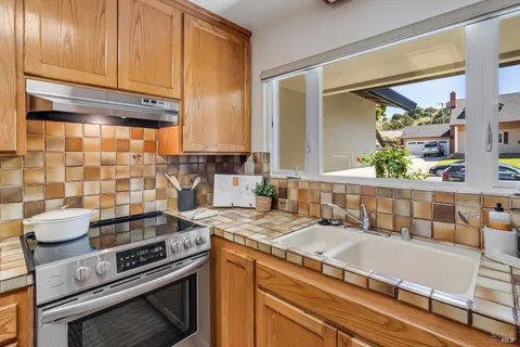 $995,000 | 957 McNear Avenue, Petaluma, CA 94952