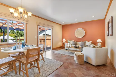 $995,000 | 957 McNear Avenue, Petaluma, CA 94952