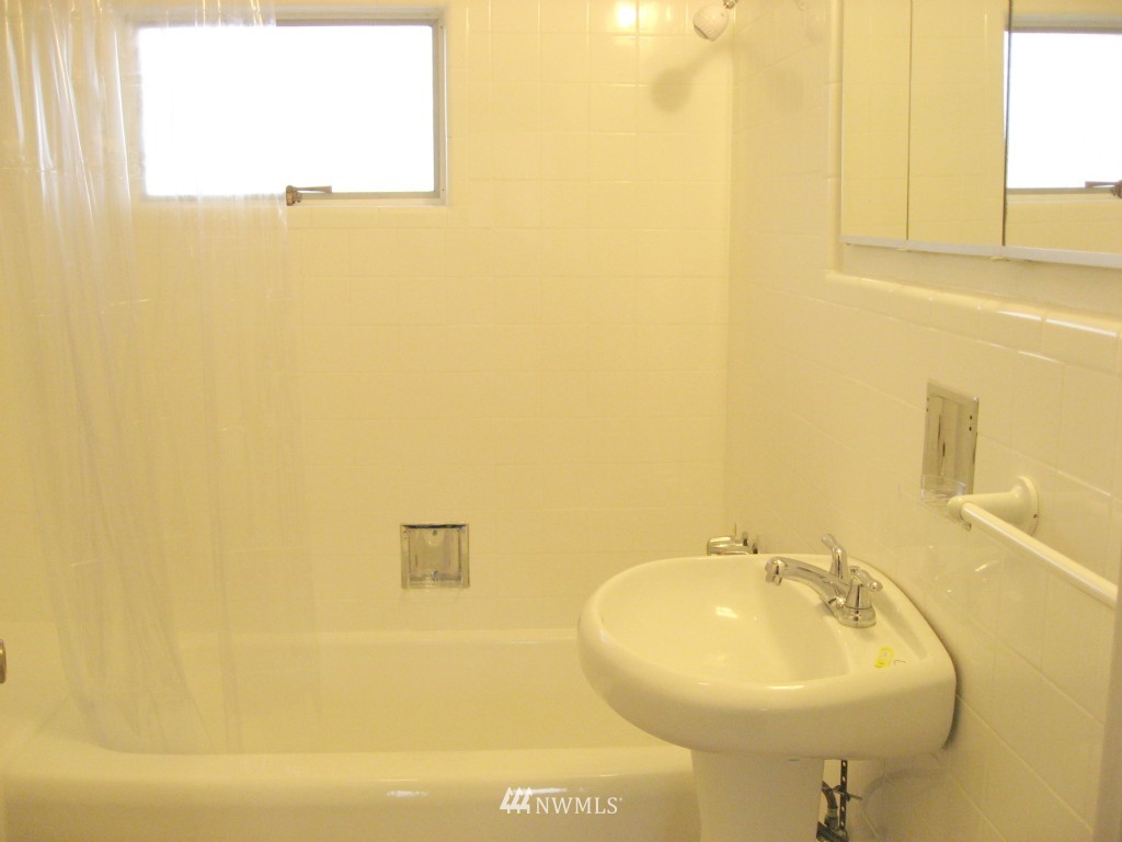 1214 South McClellan Street Seattle, WA 98144 - Photo 4 of 5 Gallery Image 4