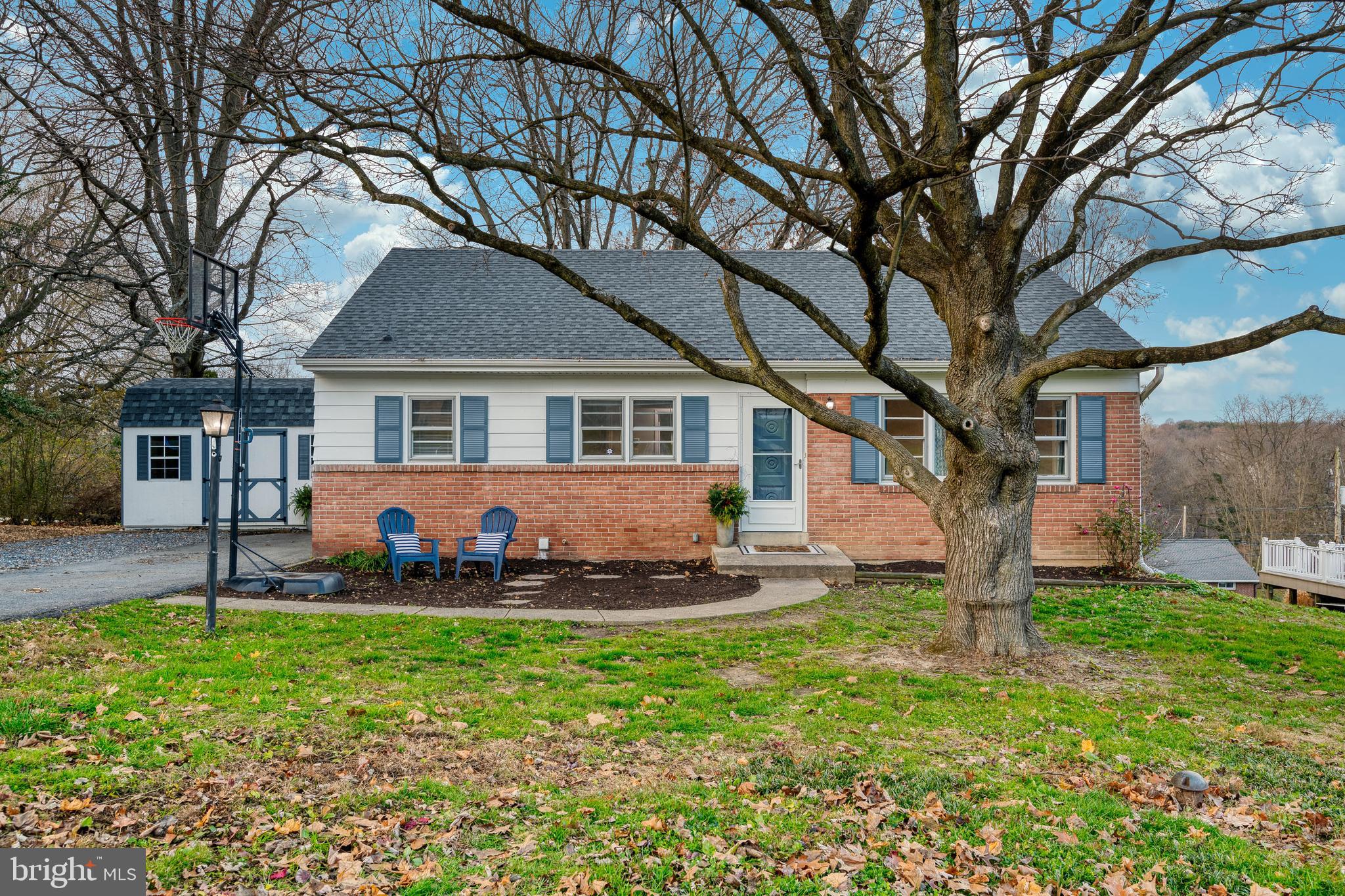 961 Cardinal Road Lancaster, PA 17601 - Photo 1 of 37 Front view