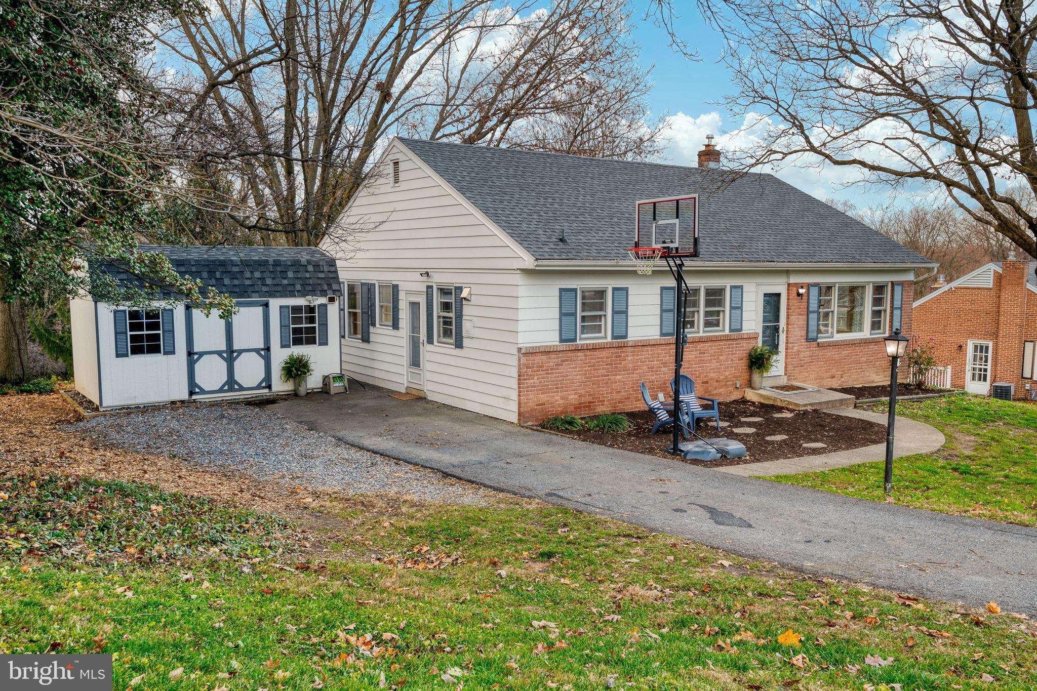 961 Cardinal Road Lancaster, PA 17601 - Photo 2 of 37 Front view