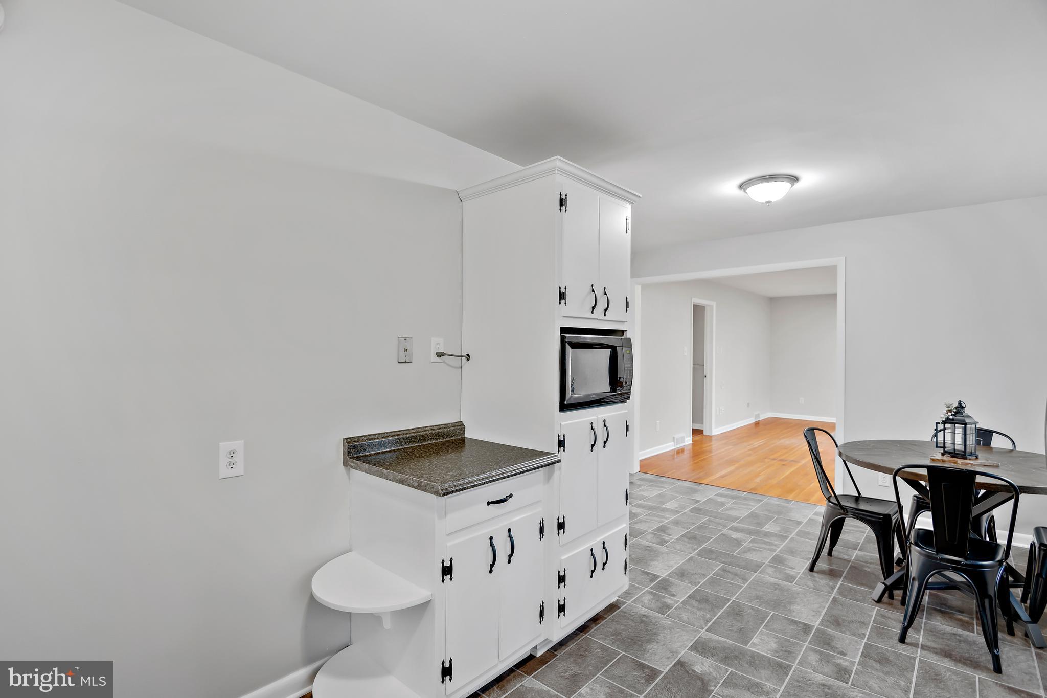 961 Cardinal Road Lancaster, PA 17601 - Photo 11 of 37 Kitchen
