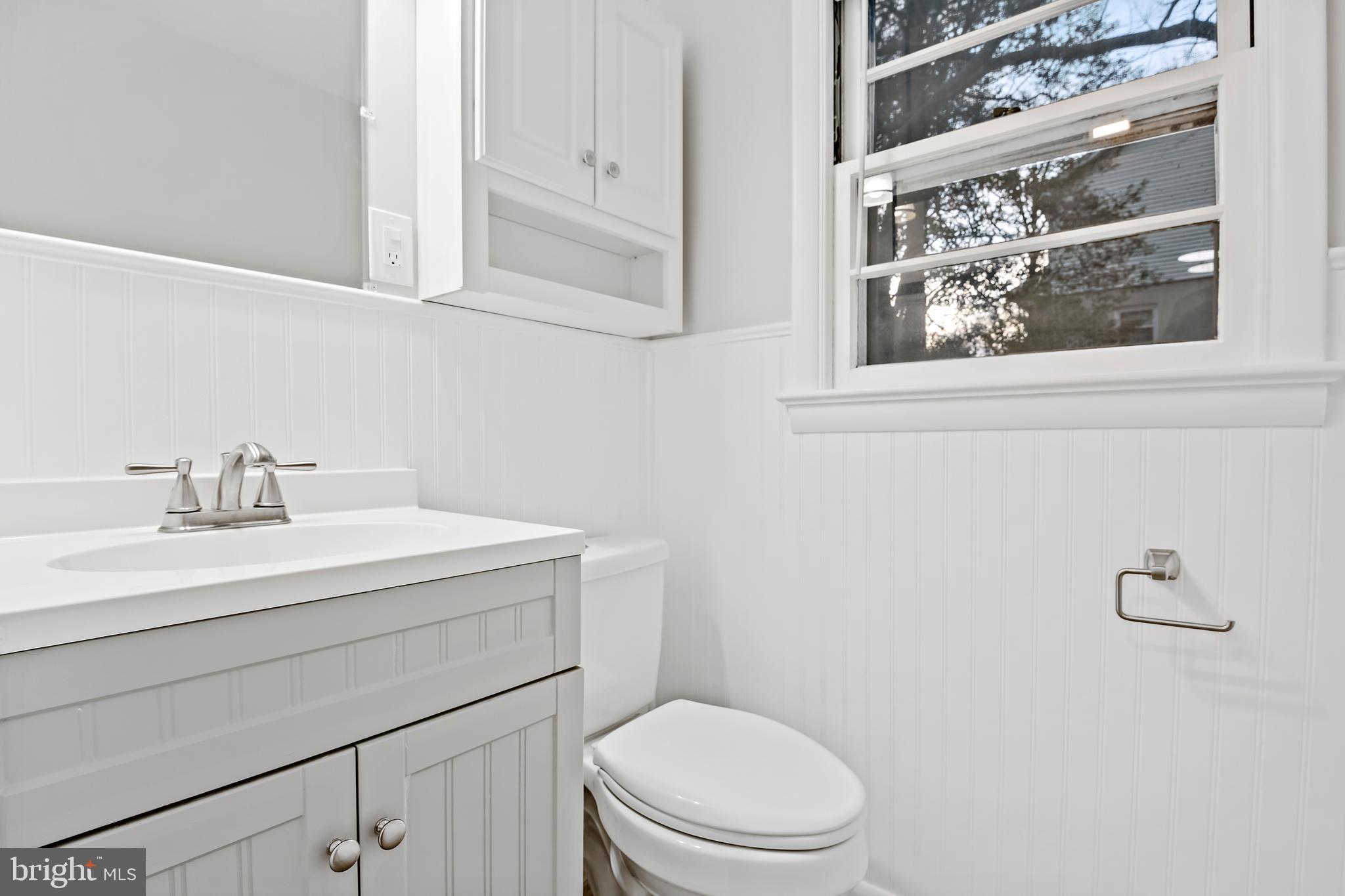961 Cardinal Road Lancaster, PA 17601 - Photo 20 of 37 Hall bathroom