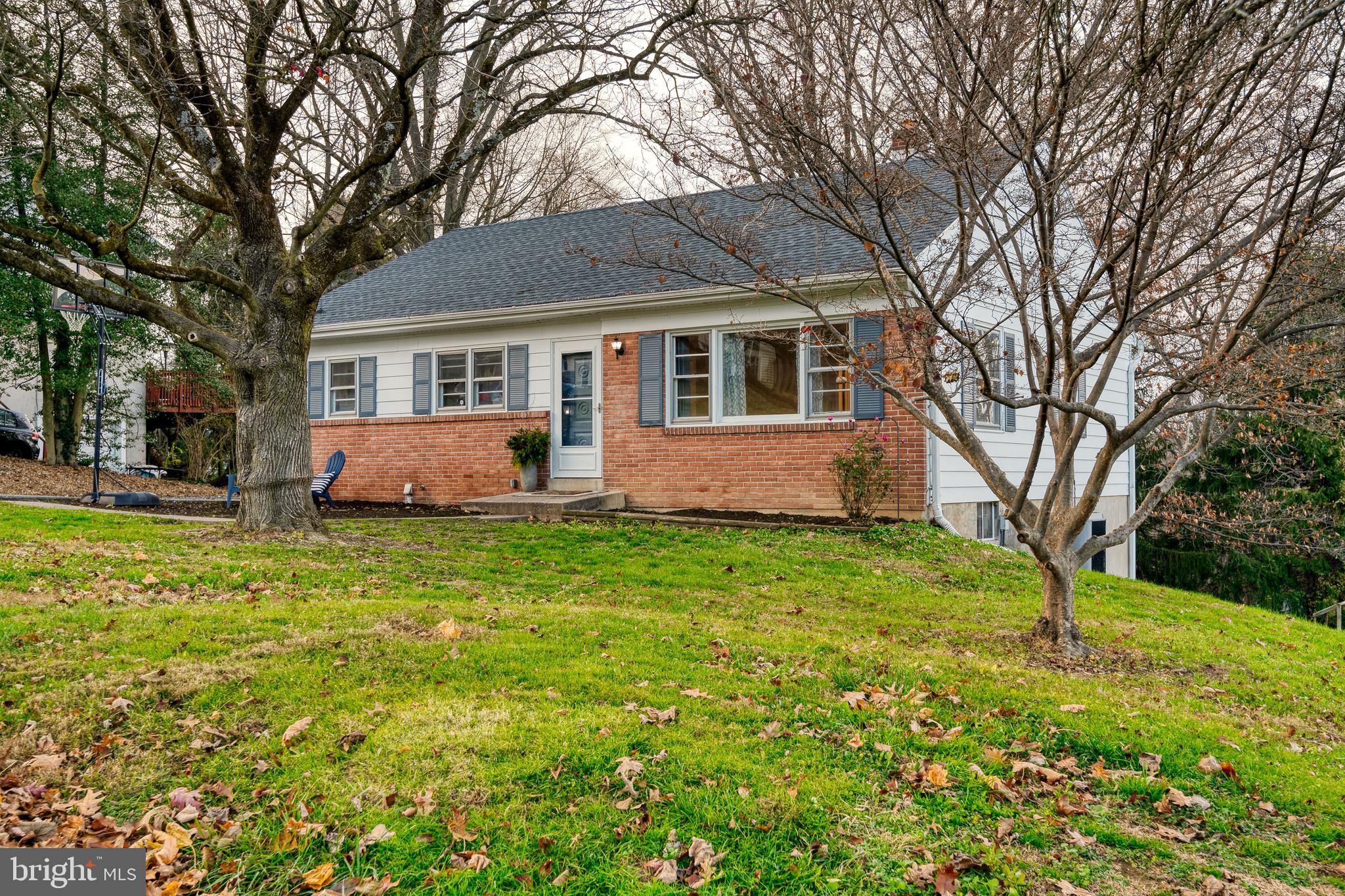 961 Cardinal Road Lancaster, PA 17601 - Photo 3 of 37 Front view