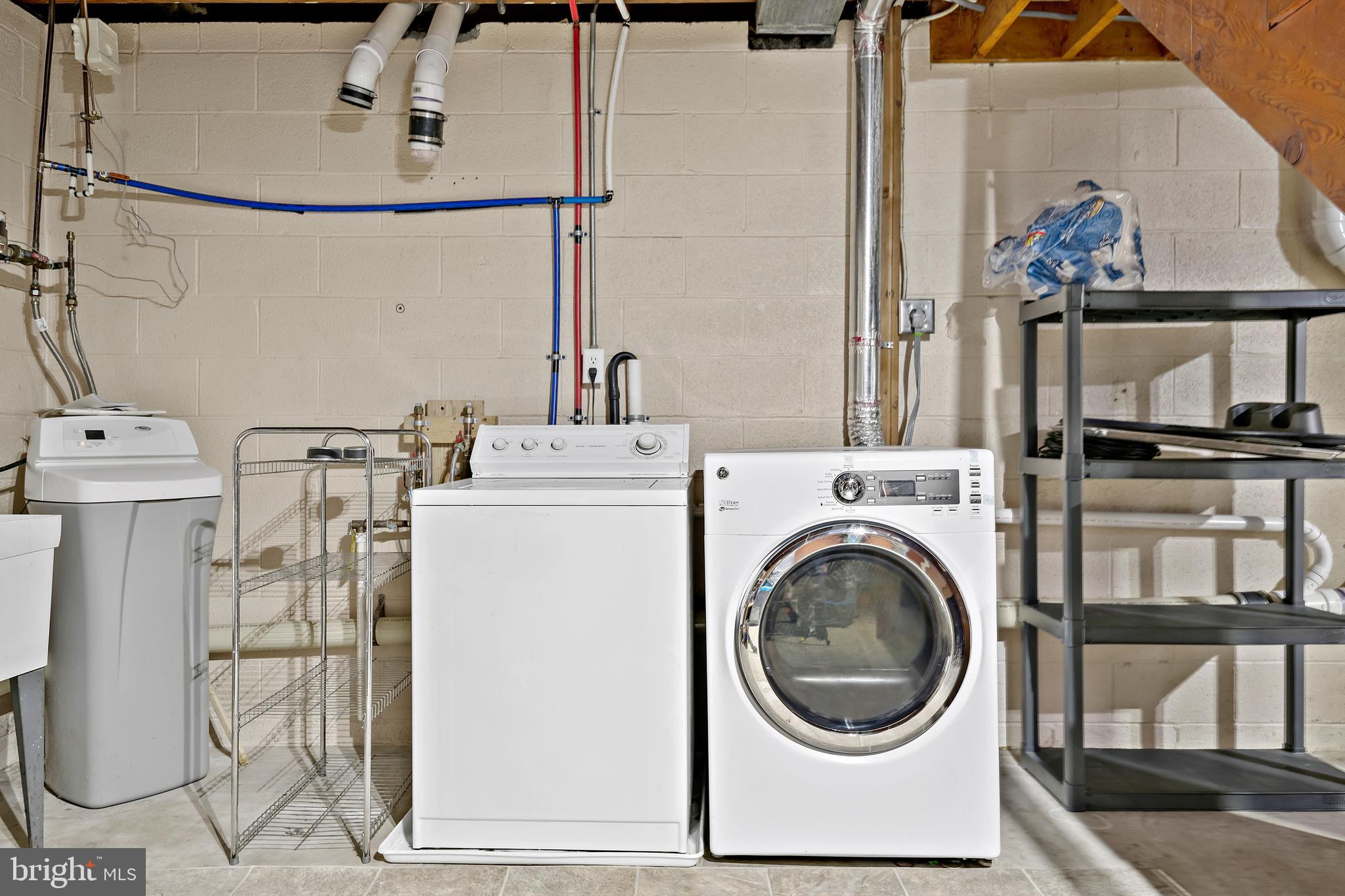 961 Cardinal Road Lancaster, PA 17601 - Photo 22 of 37 Laundry area